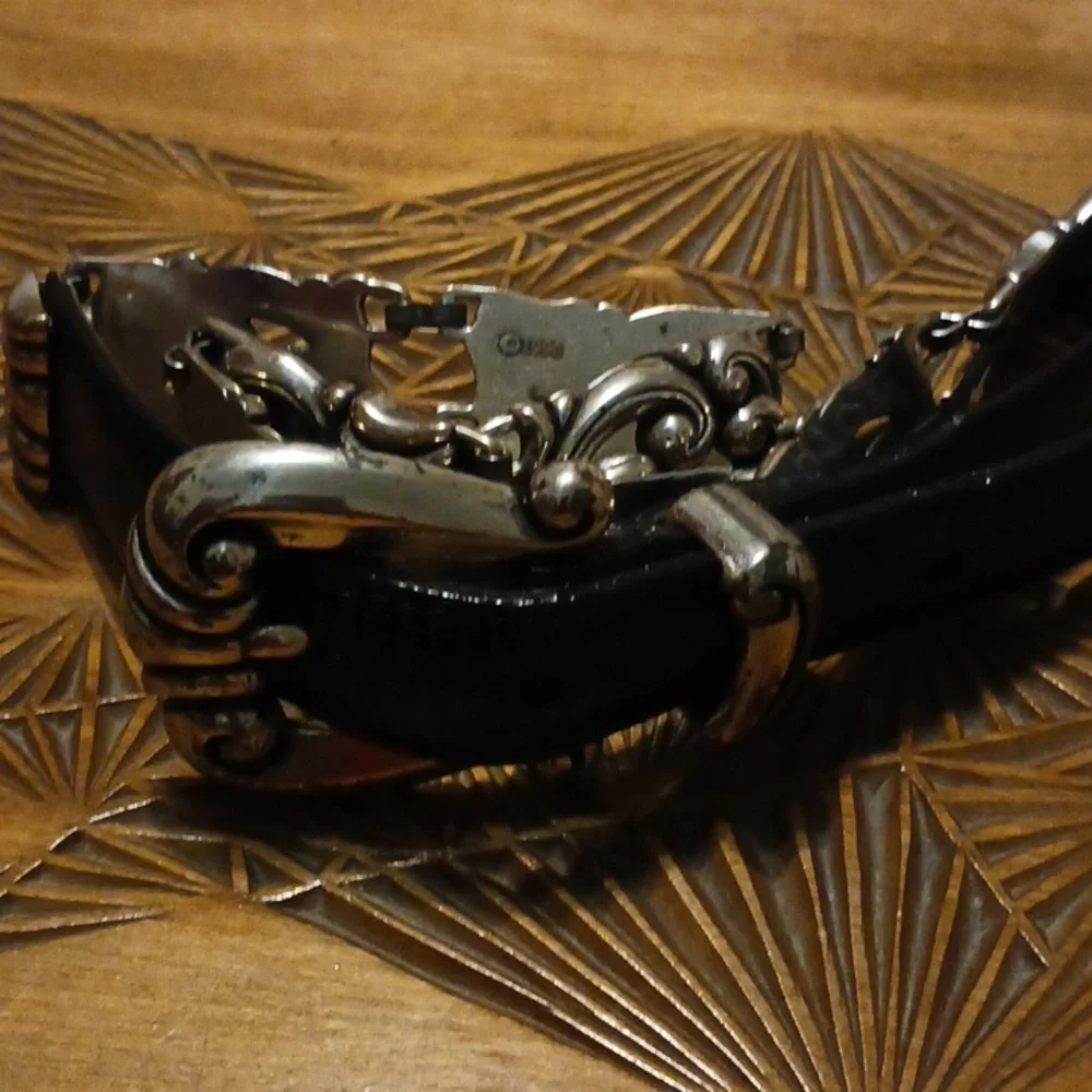 Vtg Brighton Y2k  1996 Black Leather & Silver  Concho Link Belt size Small